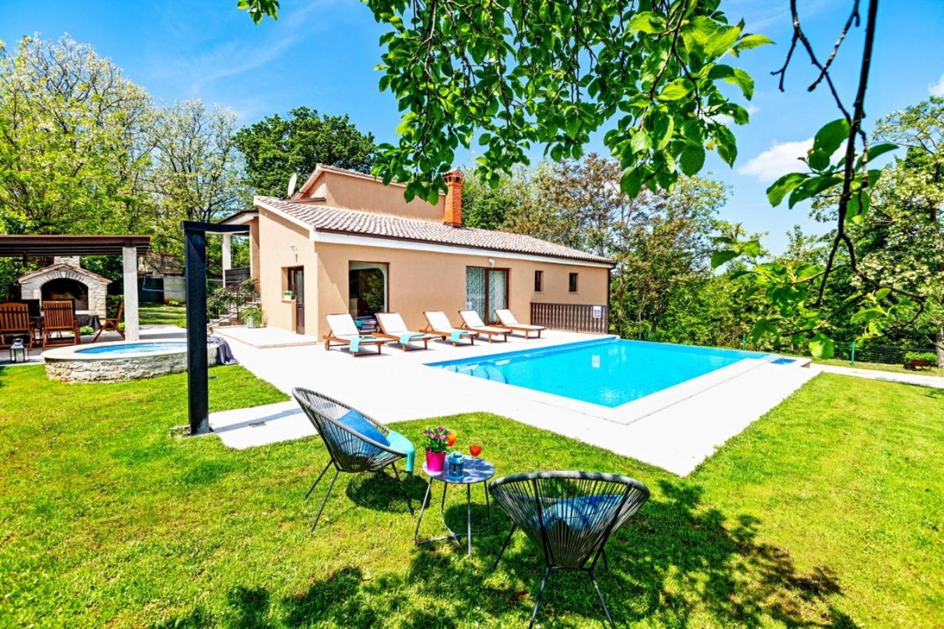 Villa Ferlini In Central Istria With Private 10000 M2 Garden Svetvinčenat Dış mekan fotoğraf